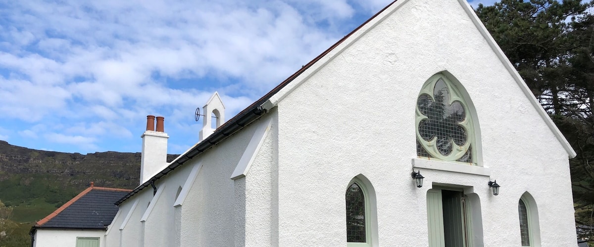 Just a bunch of photography aficionados taking a break after our long journey at this amazing location on the Isle of Eigg.
#