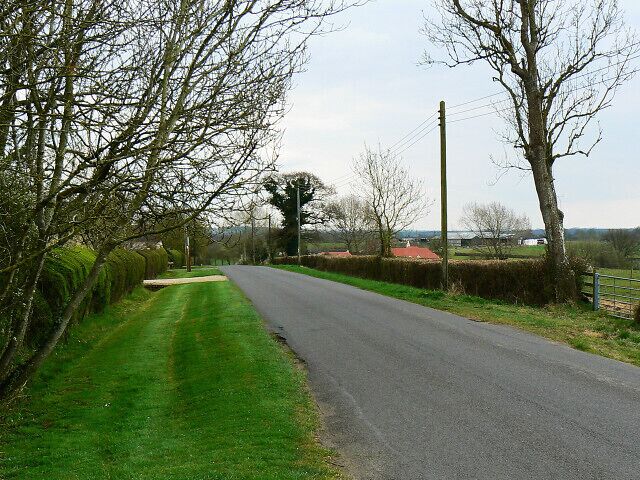South-east along the Common, Minety Common The Common is a small linear development alongside the minor road to the south.