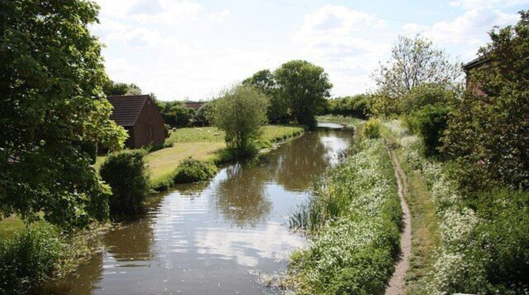 Chesterfield Canal View west from Wharf Bridge