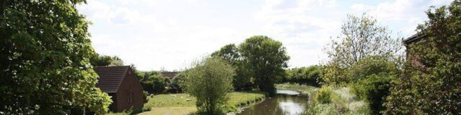 Chesterfield Canal View west from Wharf Bridge
