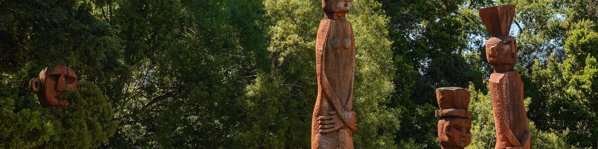 Chamemules, wooden statues at Nielol hill, Temuco (Chile)