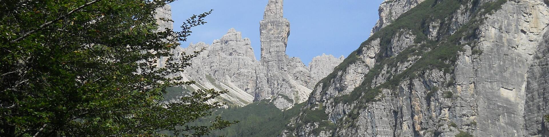 Parco naturale delle Dolomiti Friulane. Vista del Campanile di Val Montanaia - Comune di Cimolais (PN)