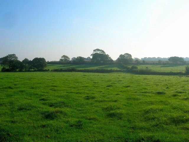 Footpath to Firle Looking from the western edge of the grid square near to Preston Court Farm.