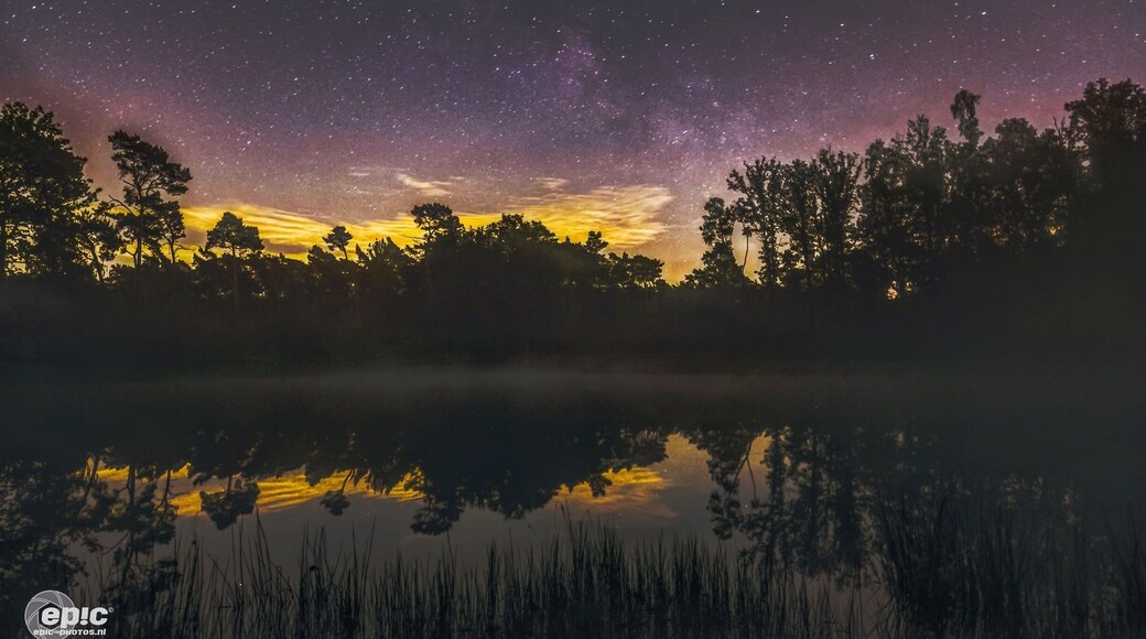 I hoped it would be dark enough here for the milky way, but just at the time it was rising, some clouds on the horizon came and diffused the light pollution on the horizon. Still, nice picture of this great natural resort.
