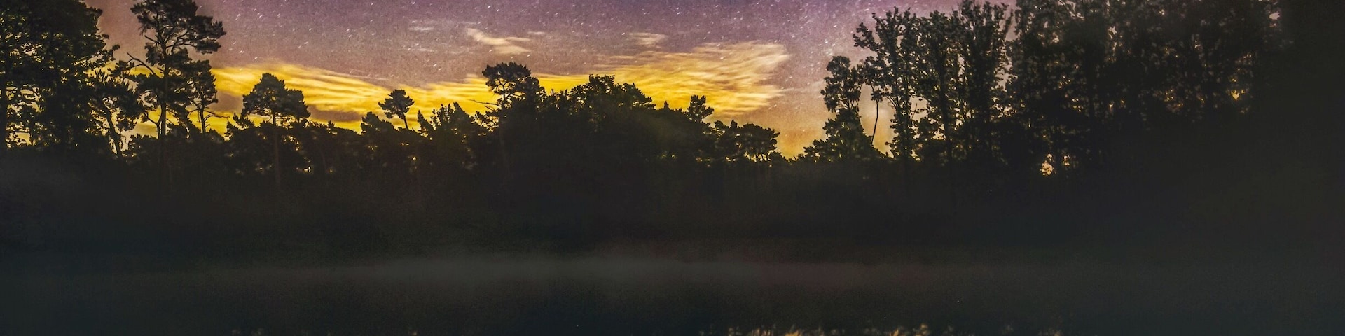 I hoped it would be dark enough here for the milky way, but just at the time it was rising, some clouds on the horizon came and diffused the light pollution on the horizon. Still, nice picture of this great natural resort.