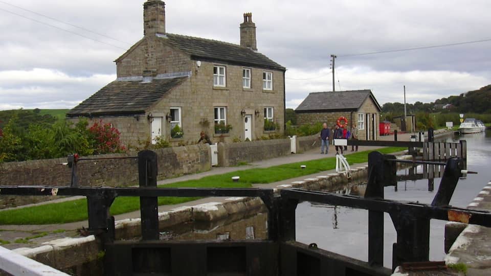 Photograph showing Top Lock House on the Leeds and Liverpool Canal, Brindle