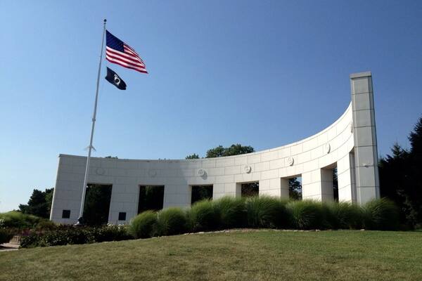 Beautiful park dedicated to World War II veterans. It's full of gardens and sculptures.
