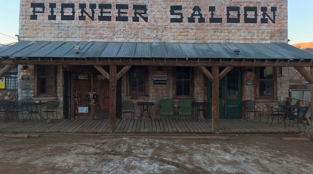 After a beautiful afternoon drive from Anaheim to Las Vegas, did you really think we wouldn’t stop at the oldest saloon in Nevada? Established in 1913, but the Wild West never looked so good! Next time we pop in, maybe we’ll be lucky enough to share a cold one with one of their resident ghosts #Nevada