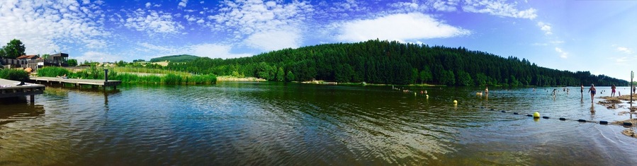 Excellent day out especially in case of heat wave. Great natural pool to enjoy as well (for a fee) but the lake is good enough and for free! #lake #kids