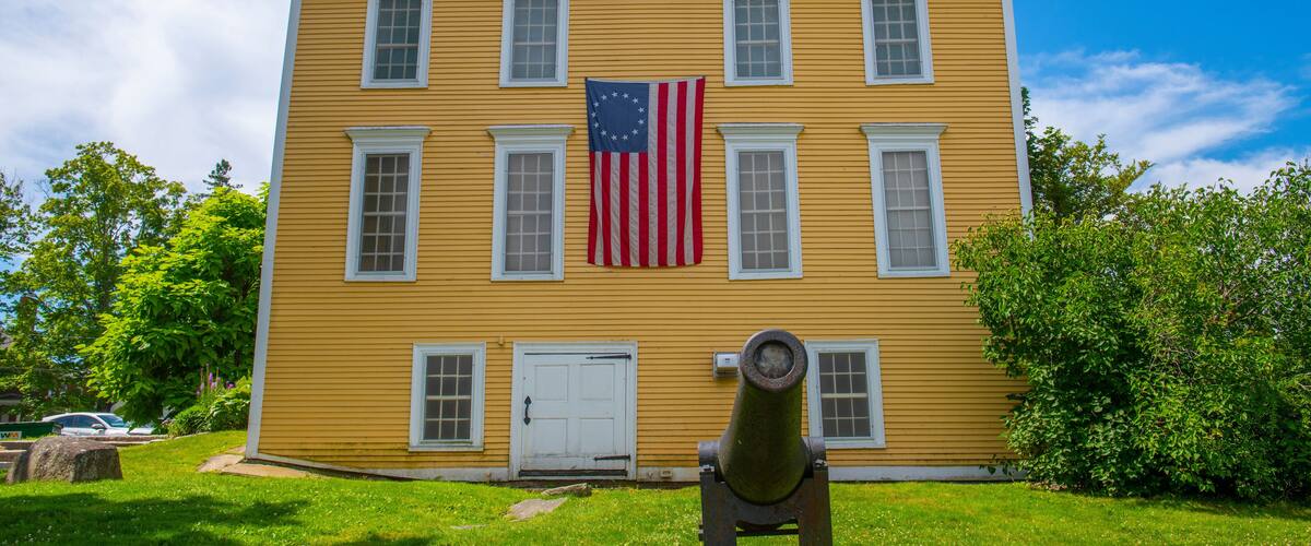 Ladd-Gilman House aka Cincinnati Memorial Hall is a historic house at 1 Governors Lane in historic town center of Exeter, New Hampshire NH, USA. Now this house belongs to American Independence Museum.