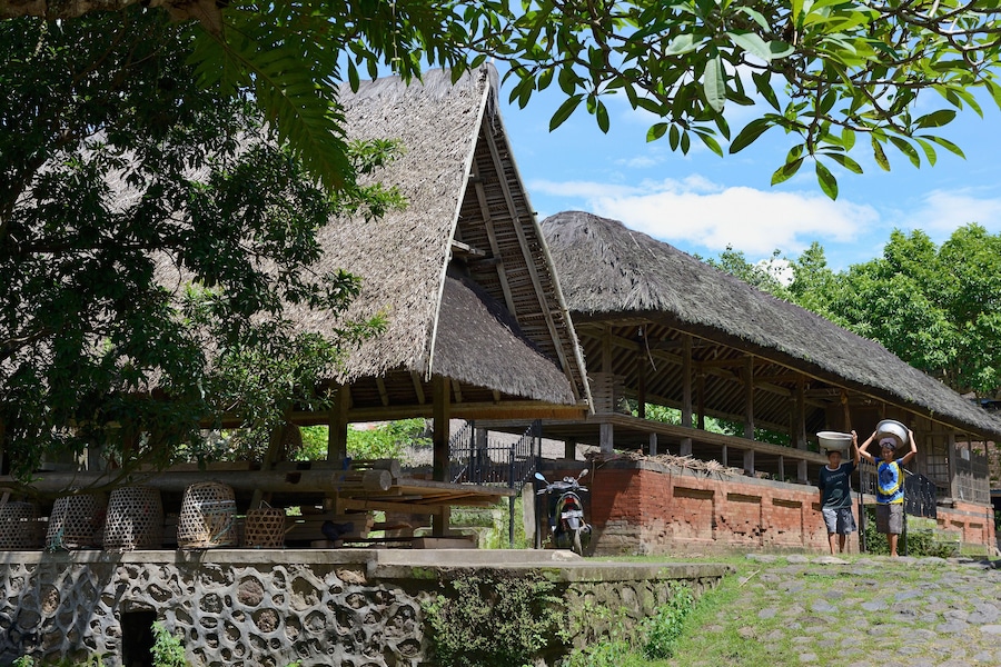 DDY6M2 Indonesia, island of Bali, Tenganan, traditional building in the village