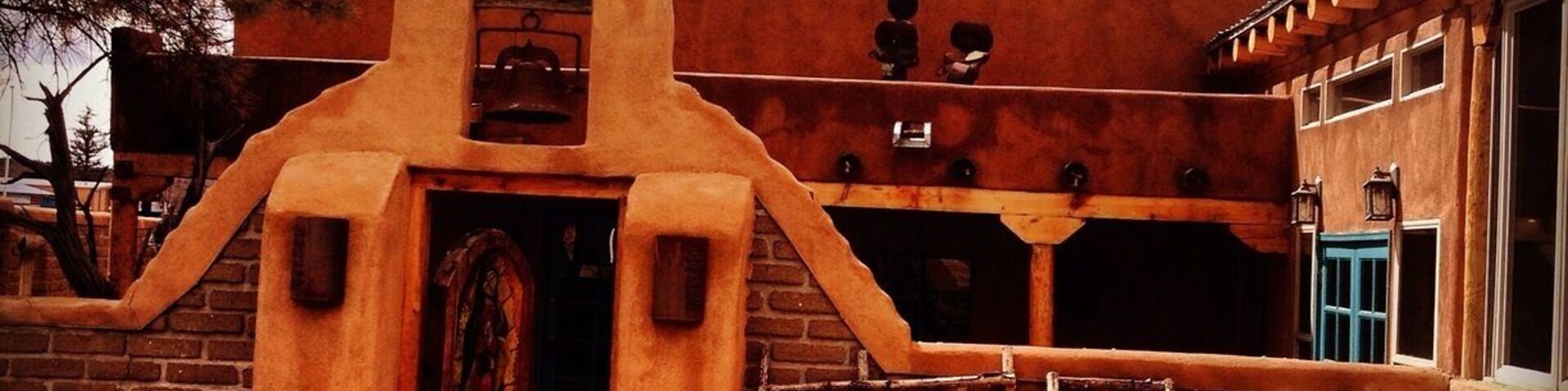 El Bruno's is a delicious find offering customers a relaxing meal in a beautiful building to rest their souls or soles before continuing their journey. I highly recommend the Asado Enchiladas!!!