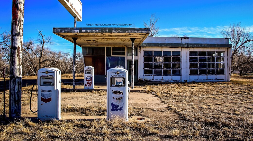 Part of the fun in going on a road trip is stumbling across funky towns and abandoned buildings. This gas station has to be one of my all time favorite finds!
https://goo.gl/mTTSVu