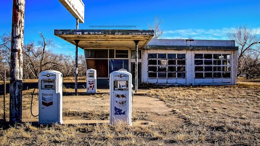 Part of the fun in going on a road trip is stumbling across funky towns and abandoned buildings. This gas station has to be one of my all time favorite finds!
https://goo.gl/mTTSVu