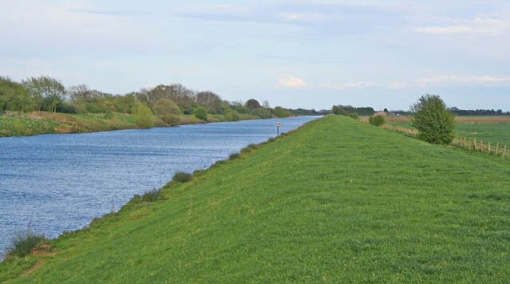 River Witham Looking downstream. The public footpath follows the top of the flood bank all the way into Boston.