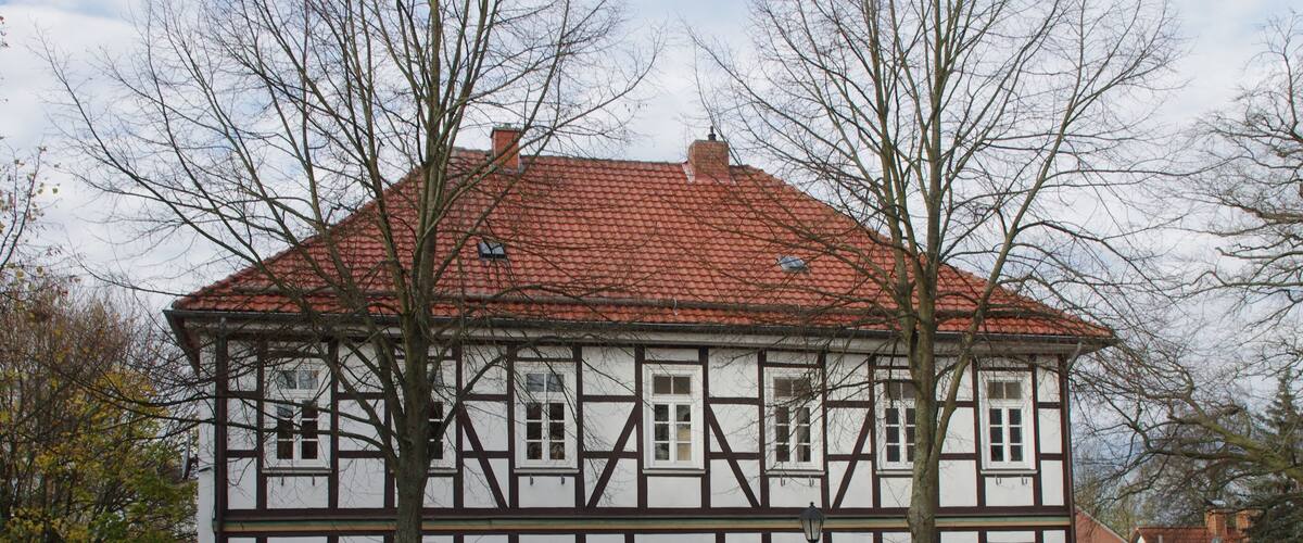 Dransfeld in Niedersachsen.Das denkmalgeschützte Haus Kirchstraße 3.