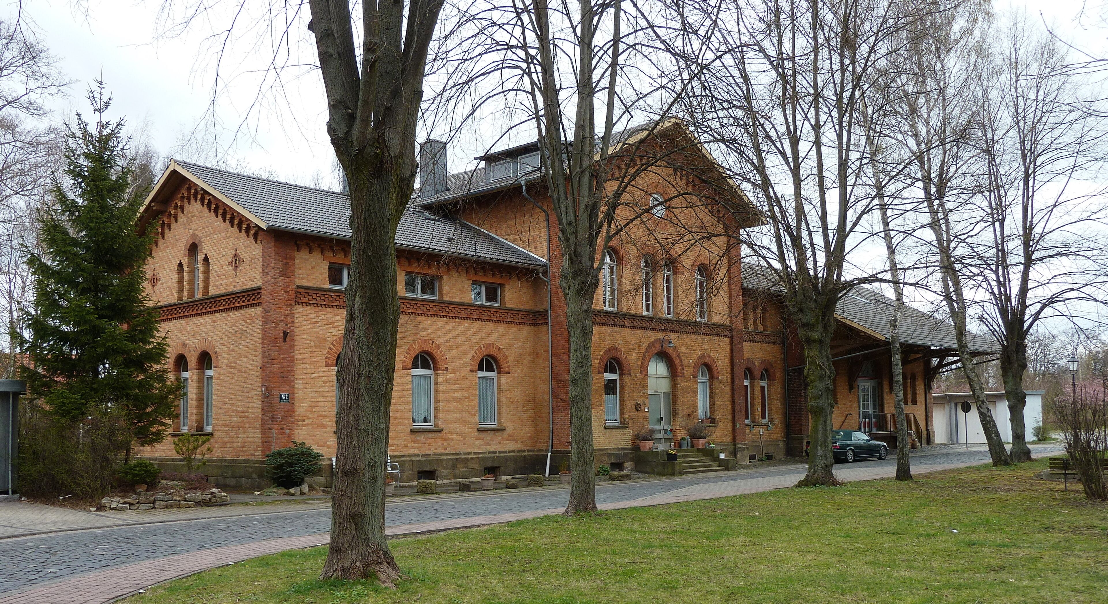 Ehemaliges Bahnhofsgebäude der Dransfelder Rampe in Dransfeld, Landkreis Göttingen, Südniedersachsen