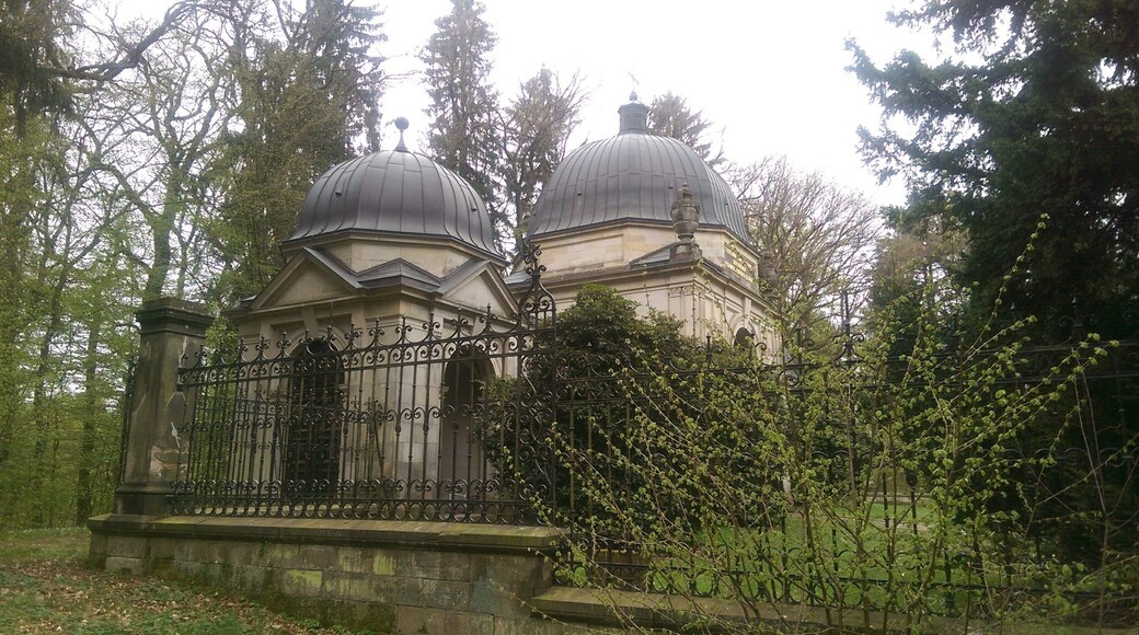 Lenoir-Stiftung in Fürstenhagen, Mausoleum