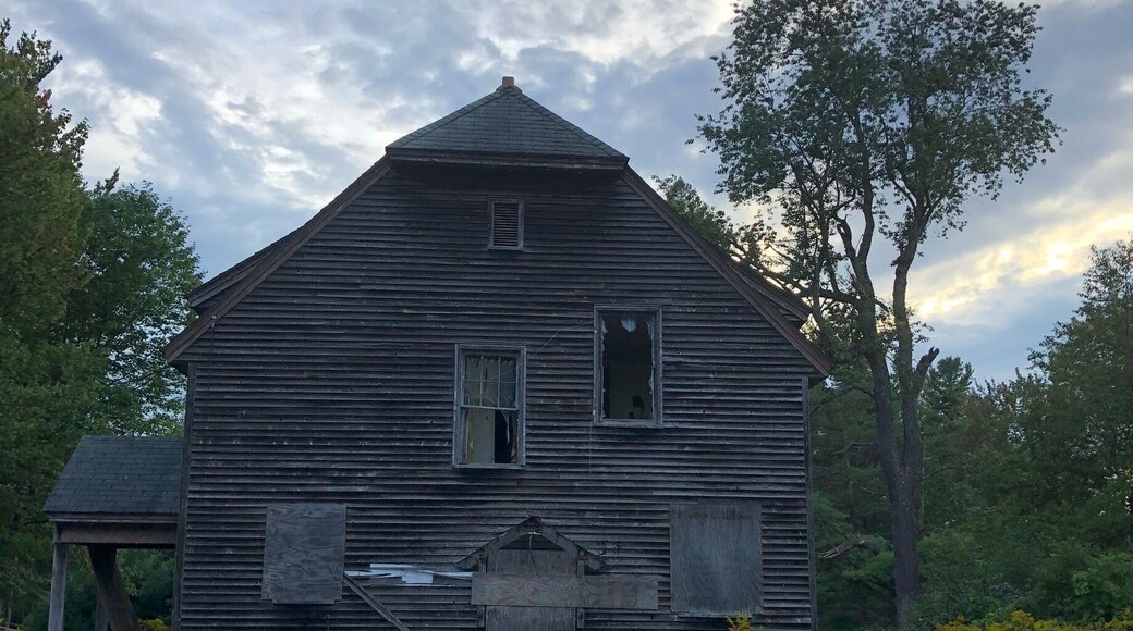 This is the haunted house right next to the old asylum very spooky fun!