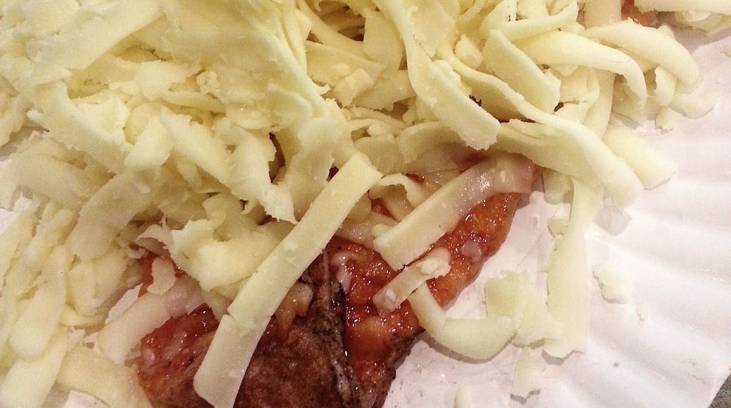 Next time you're looking for a bite check out either of Little Vincent's locations for a cold cheese slice. The upstate trend made it's way to Long Island via the college students. It's a plain slice covered in cold grated mozzarella. Cash only in Ronkonkoma. #food