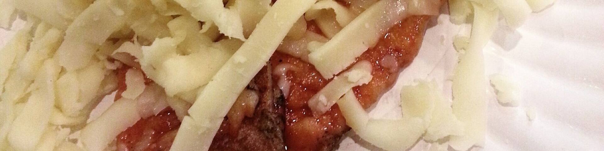 Next time you're looking for a bite check out either of Little Vincent's locations for a cold cheese slice. The upstate trend made it's way to Long Island via the college students. It's a plain slice covered in cold grated mozzarella. Cash only in Ronkonkoma. #food