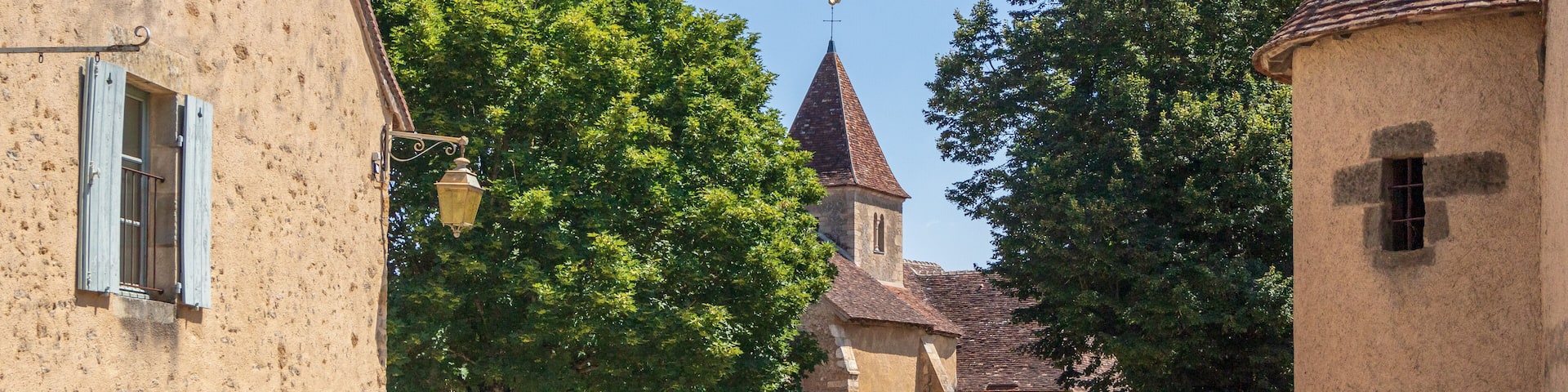 Place de l'église Saint-Anne à Nohant-Vic - Indre