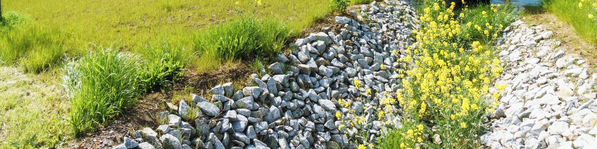 Bild an einem Einlaufbauwerk an der B 6 in Zehren