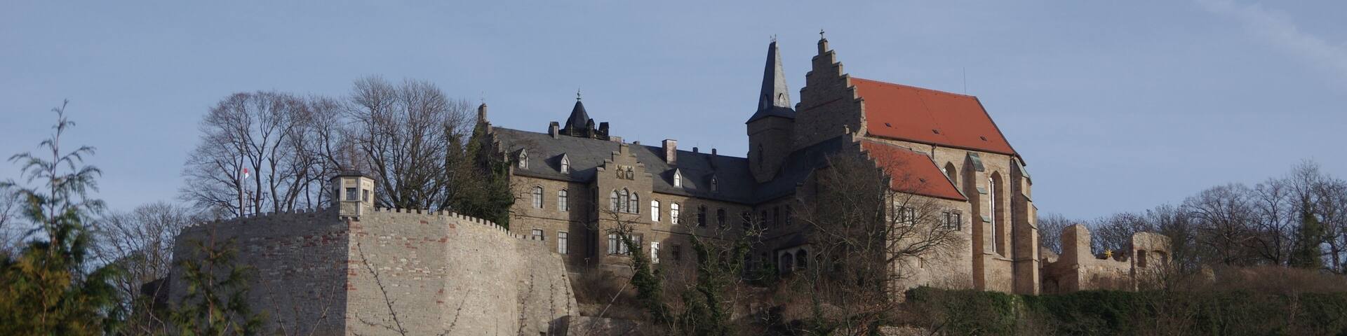Lutherstadt Mansfeld im Landkreise Mansfeld-SĂŒdharz in Sachsen-Anhalt. Das Schloss oberhalb des Ortes steht unter Denkmalschutz.