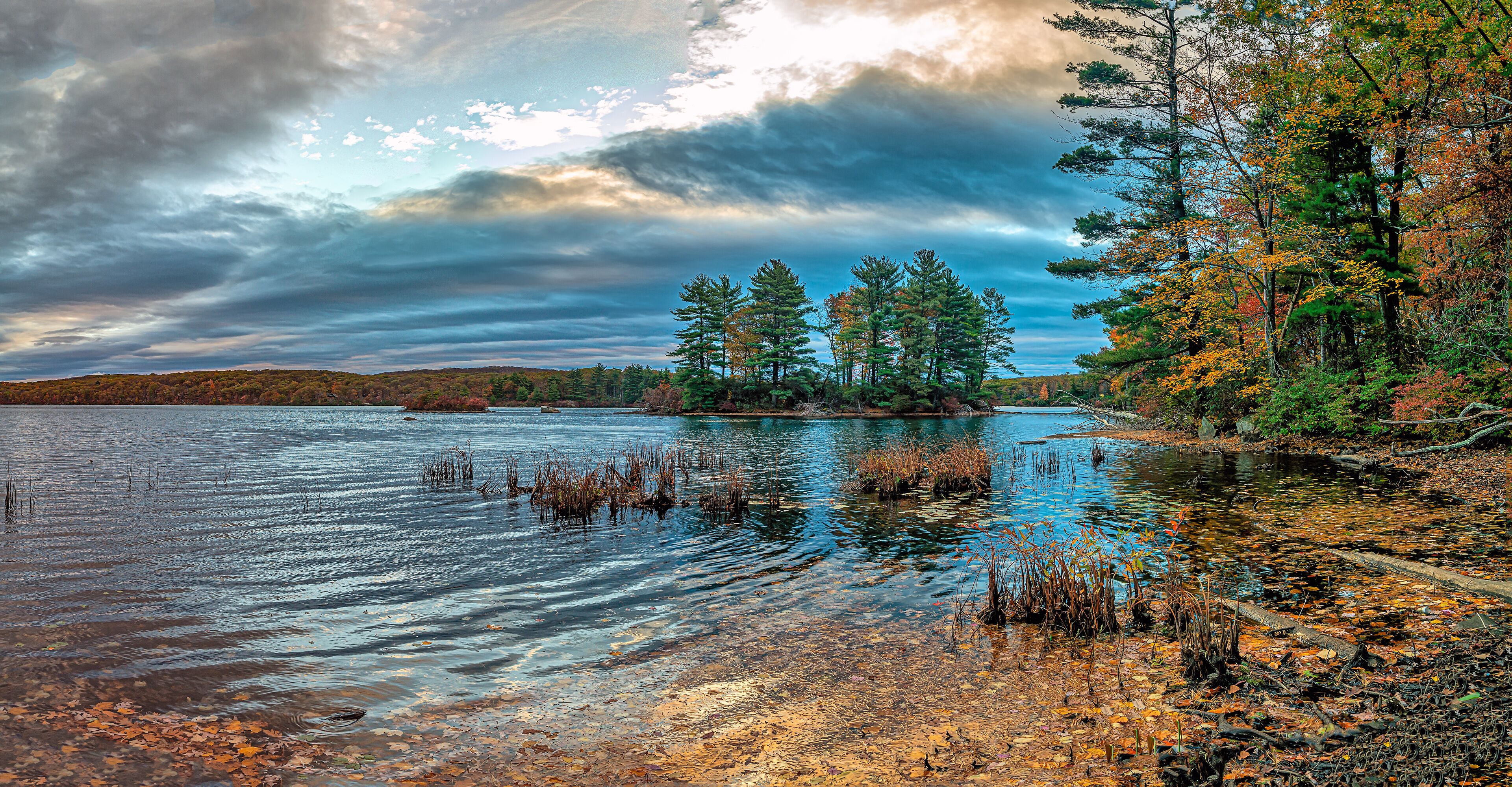 Harriman State Park at the lake in autumn