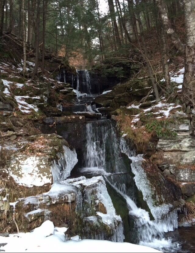Hiking up to The beautiful Kaatetskill Falls' in the catskill mountains of New York !! #hiking
#waterlust