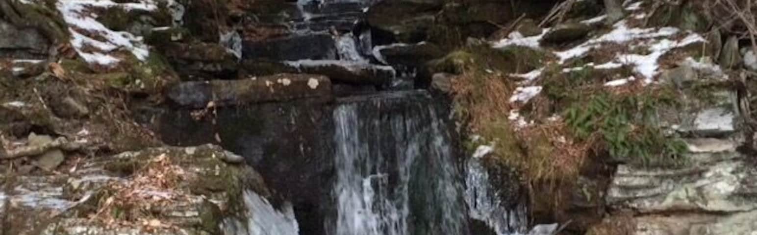 Hiking up to The beautiful Kaatetskill Falls' in the catskill mountains of New York !! #hiking
#waterlust