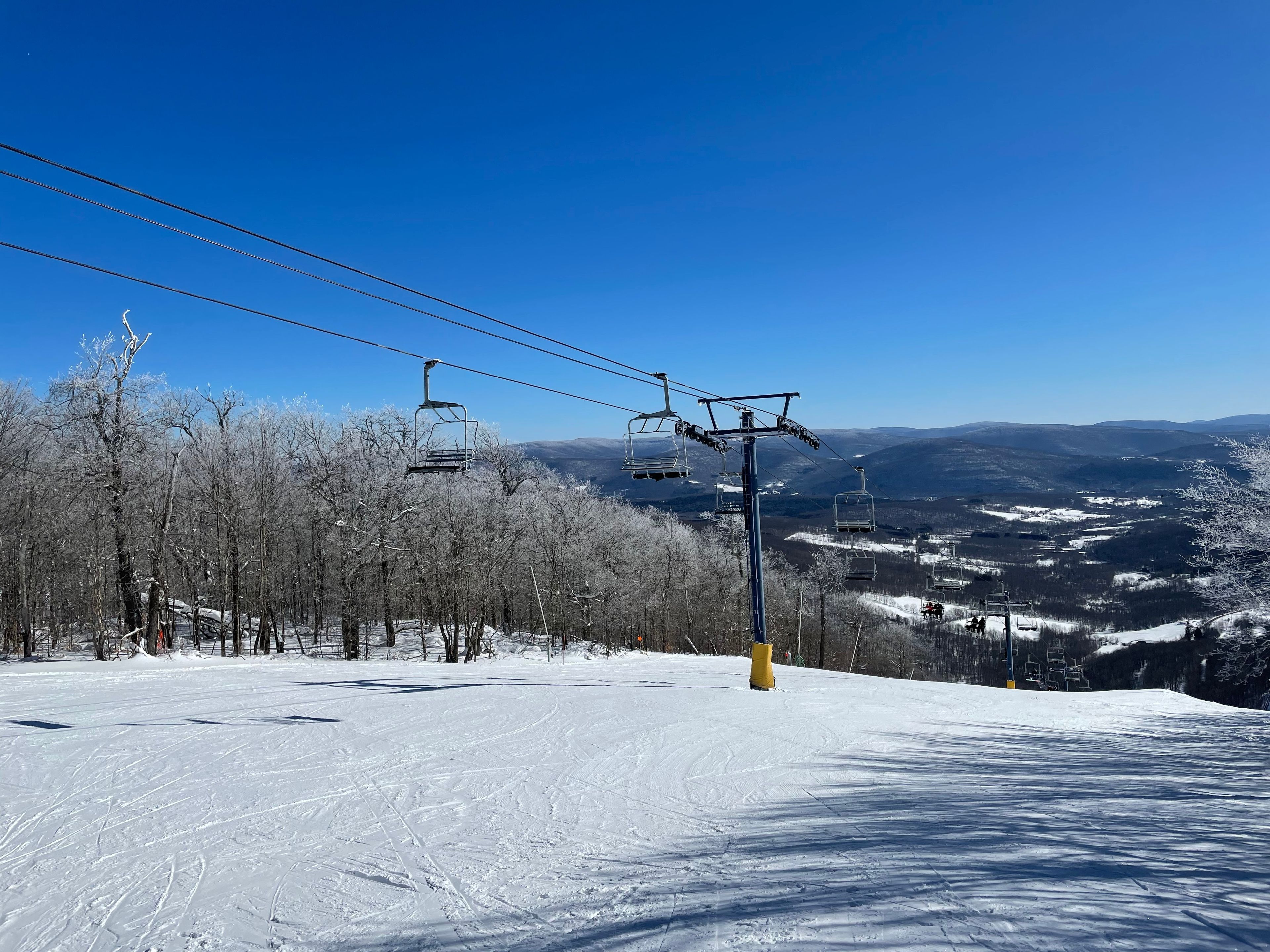 Chair lift at Plattekill Mountain in winter