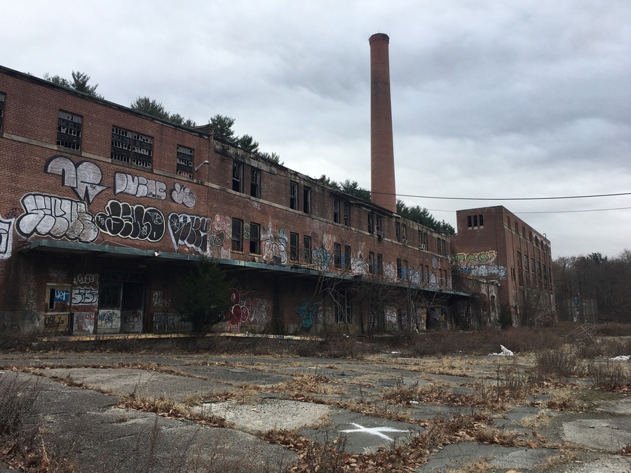 Exploring an old abandoned power plant in NY!!