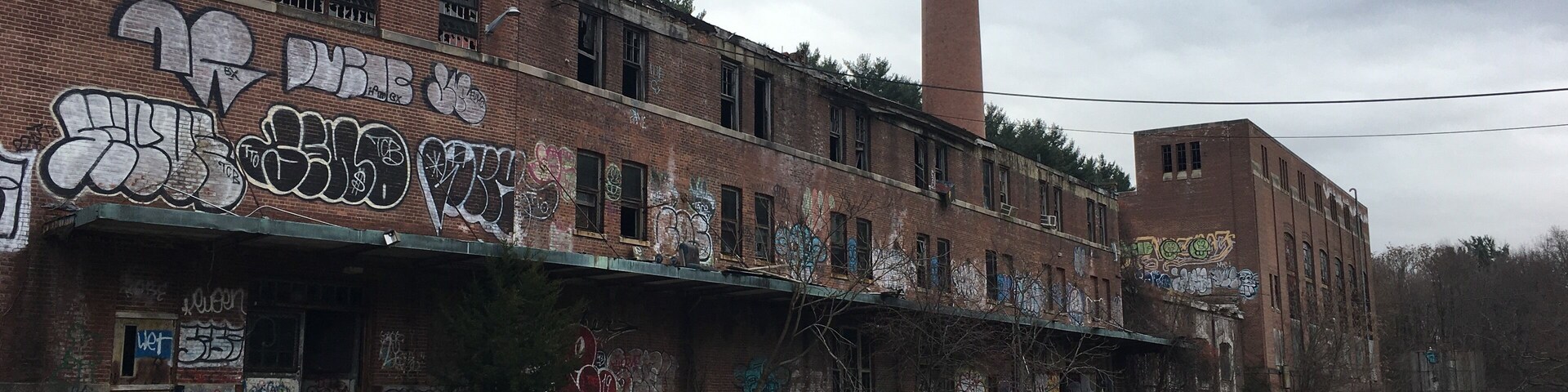Exploring an old abandoned power plant in NY!!