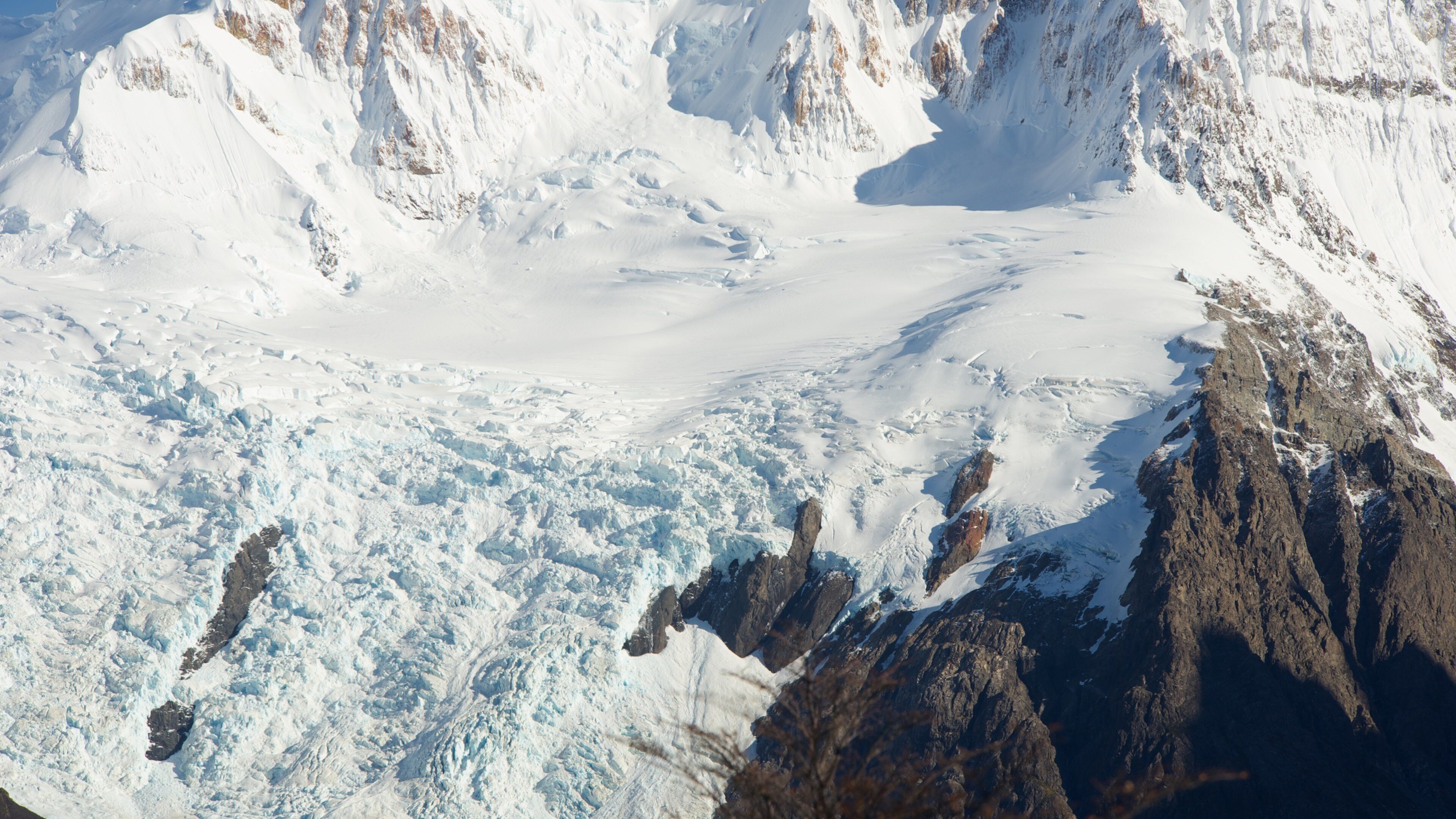 Nationalpark Los Glaciares das einen Schnee und Berge