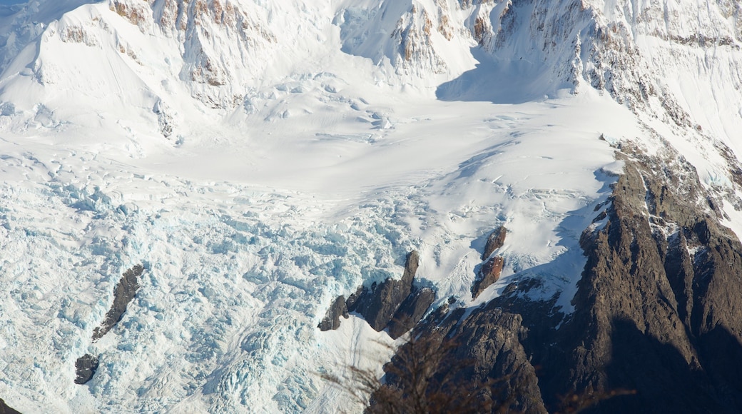 Nationalpark Los Glaciares das einen Schnee und Berge