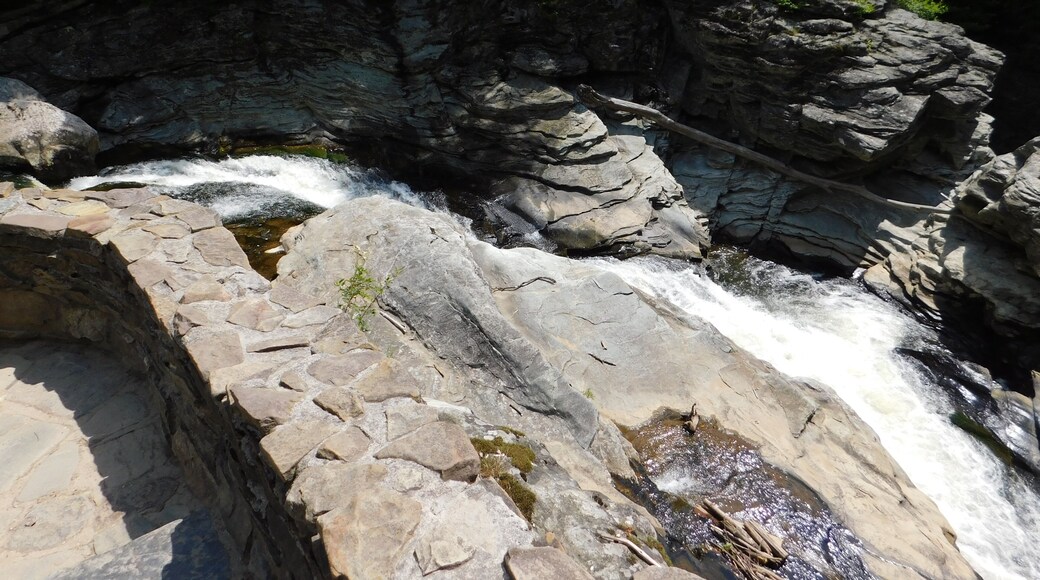 Flowing around the bend to the gorge.