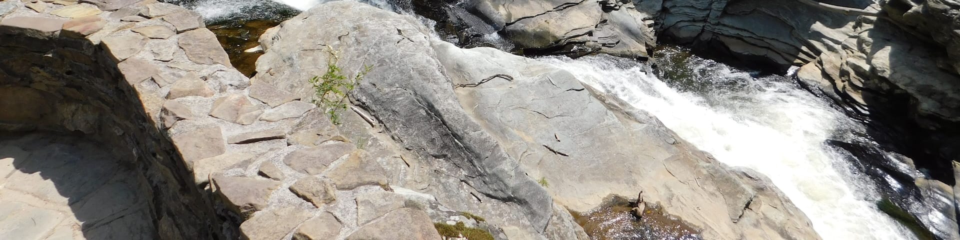 Flowing around the bend to the gorge.