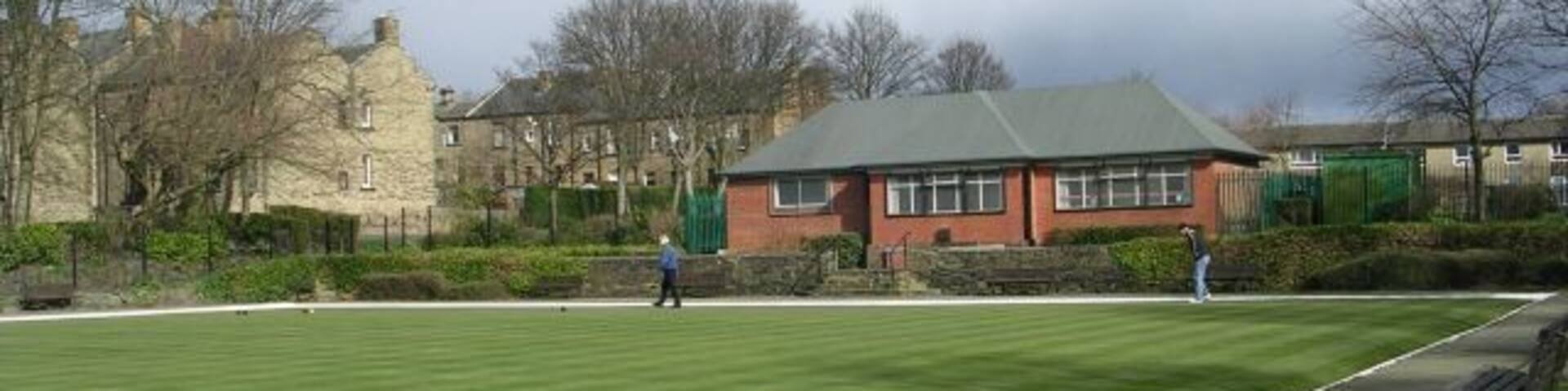 Birkenshaw Park Crown Bowling Green - Bradford Road