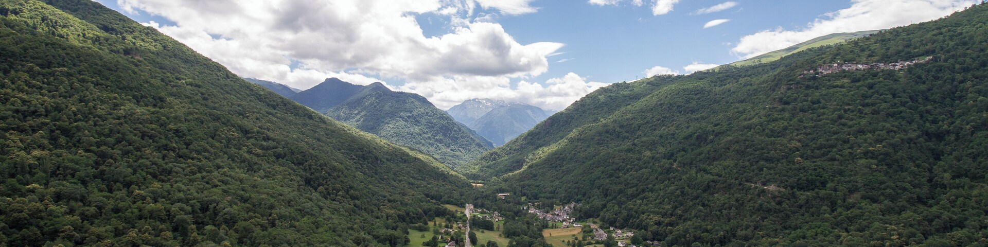 Vue du château de Miglos. View from the Chateau de Miglos/Château d'Arquizat.
