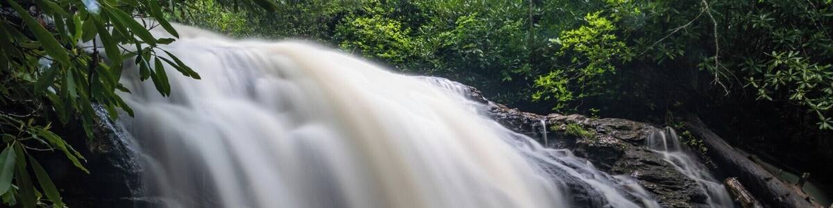 The beautiful and easy to reach Mooney Falls of the Nantahala National Forest in North Carolina. Near Franklin, NC this long waterfall is accessed via a very short (about 1/4 mile) trail. For a video guide of the hike to Mooney Falls, please visit: https://www.hdcarolina.com/episode/mooney-falls