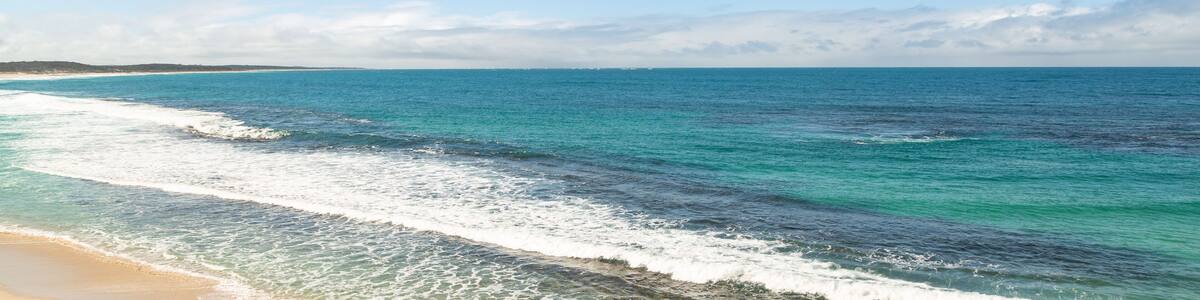 View to the indian ocean from an outlook at the four Mile Beach in the Fitzgerald River National Park west of Hopetoun, Western Australia