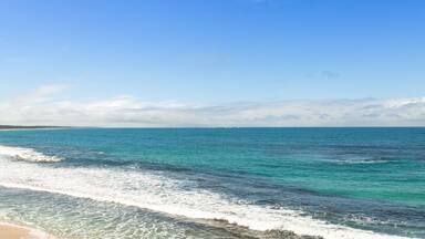 View to the indian ocean from an outlook at the four Mile Beach in the Fitzgerald River National Park west of Hopetoun, Western Australia