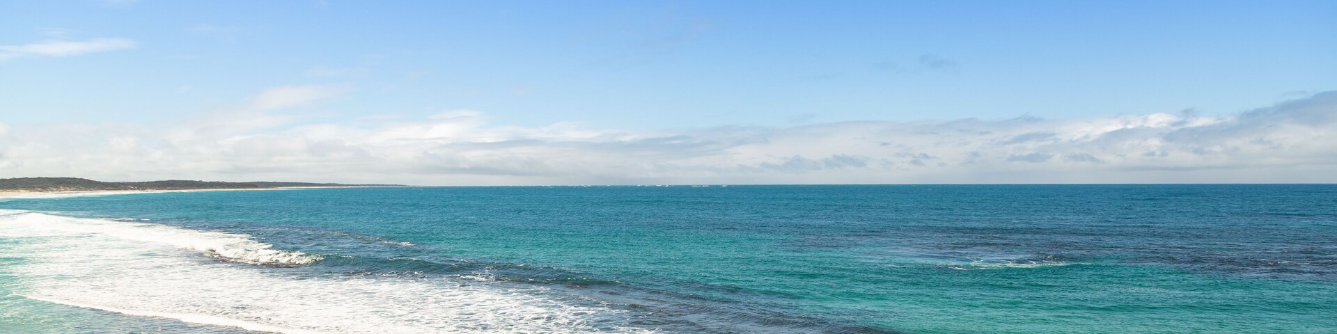 View to the indian ocean from an outlook at the four Mile Beach in the Fitzgerald River National Park west of Hopetoun, Western Australia