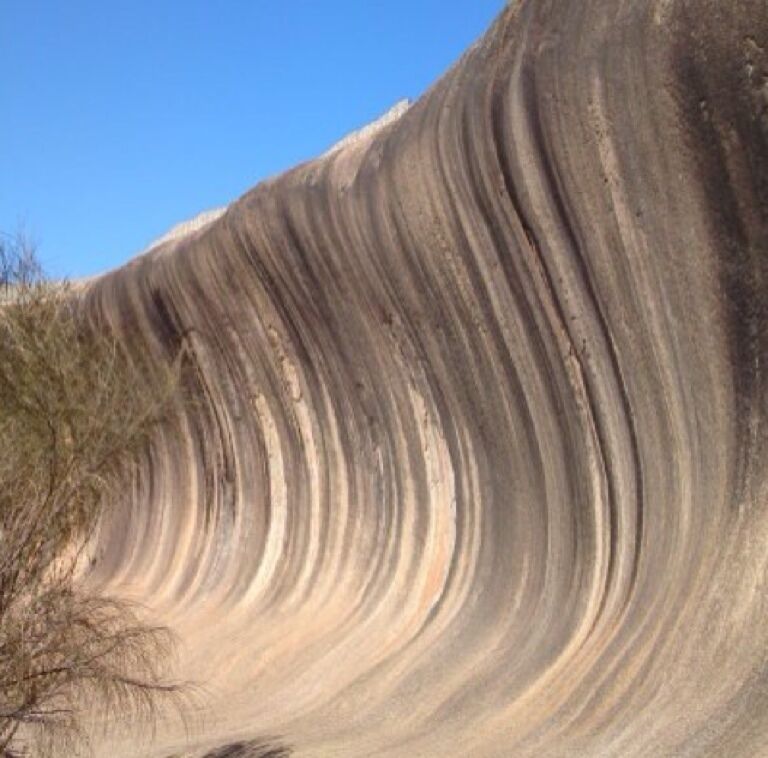 Wave Rock...Western Australia. 
Not worth a day trip from Perth just to go and see it. But as a detour to somewhere else, it's great !
#waverock
#westernaustralia