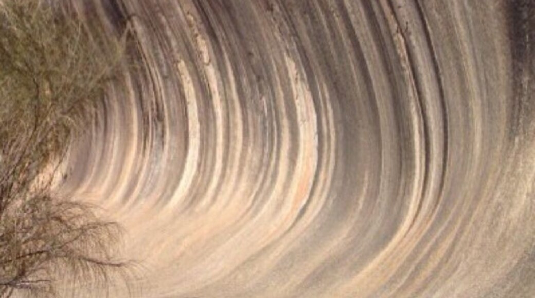 Wave Rock...Western Australia.
Not worth a day trip from Perth just to go and see it. But as a detour to somewhere else, it's great !
#waverock
#westernaustralia