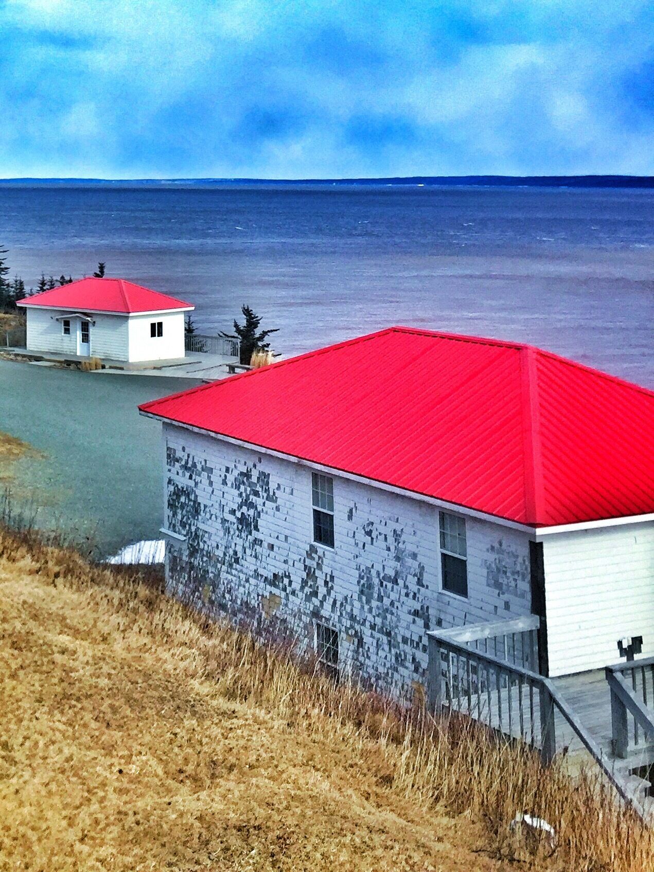 Amazing spot to watch the sunset and/or sunrise. One cabin is a place you can't rent out and the other is a little cafe/restaurant. I always go on off-season so both are always closed. Will update once I go and they're open! 