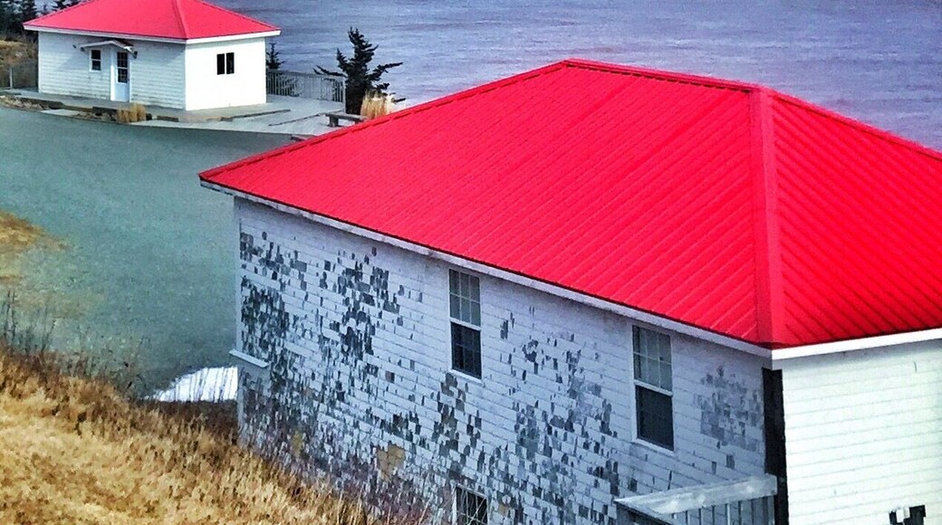 Amazing spot to watch the sunset and/or sunrise. One cabin is a place you can't rent out and the other is a little cafe/restaurant. I always go on off-season so both are always closed. Will update once I go and they're open!