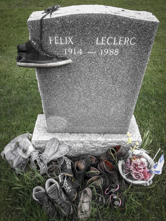 A gravestone with the name Felix Leclerc and dates 1914-1988.