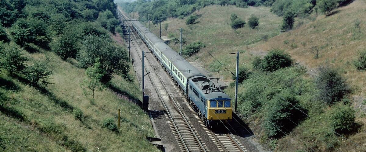 86-241 heads through the Church Lawford Cutting between Rugby and Coventry 29-07-1976